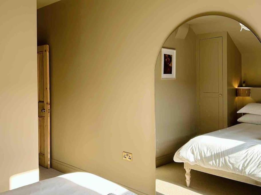 Holiday home Luxury Centre Townhouse - Sleeps 6 *