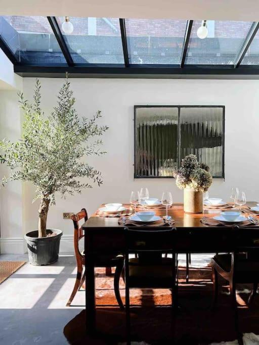 Luxury Centre Townhouse - Sleeps 6 Chester