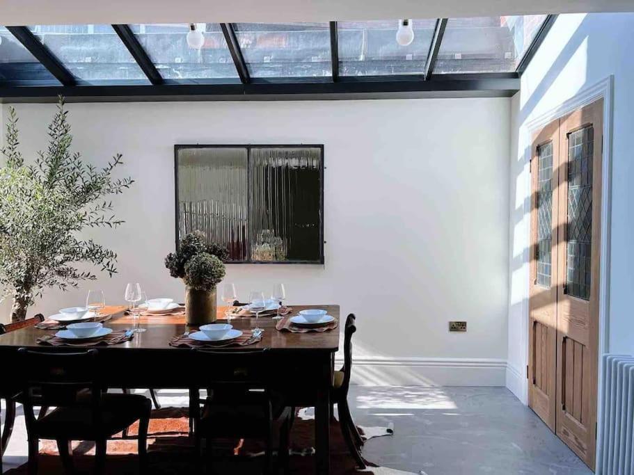 Holiday home Luxury Centre Townhouse - Sleeps 6 *