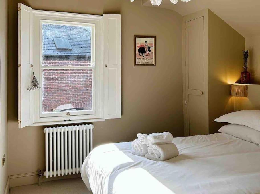 Holiday home Luxury Centre Townhouse - Sleeps 6 *