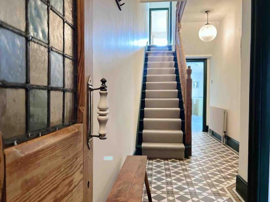 Luxury Centre Townhouse - Sleeps 6